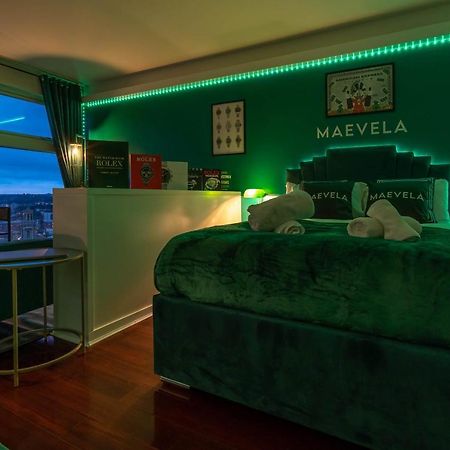 Maevela Apartments - Top Floor Rolex Themed Studio Apt Inside The Cube, Mailbox - Free Netflix & Wifi Birmingham Luaran gambar
