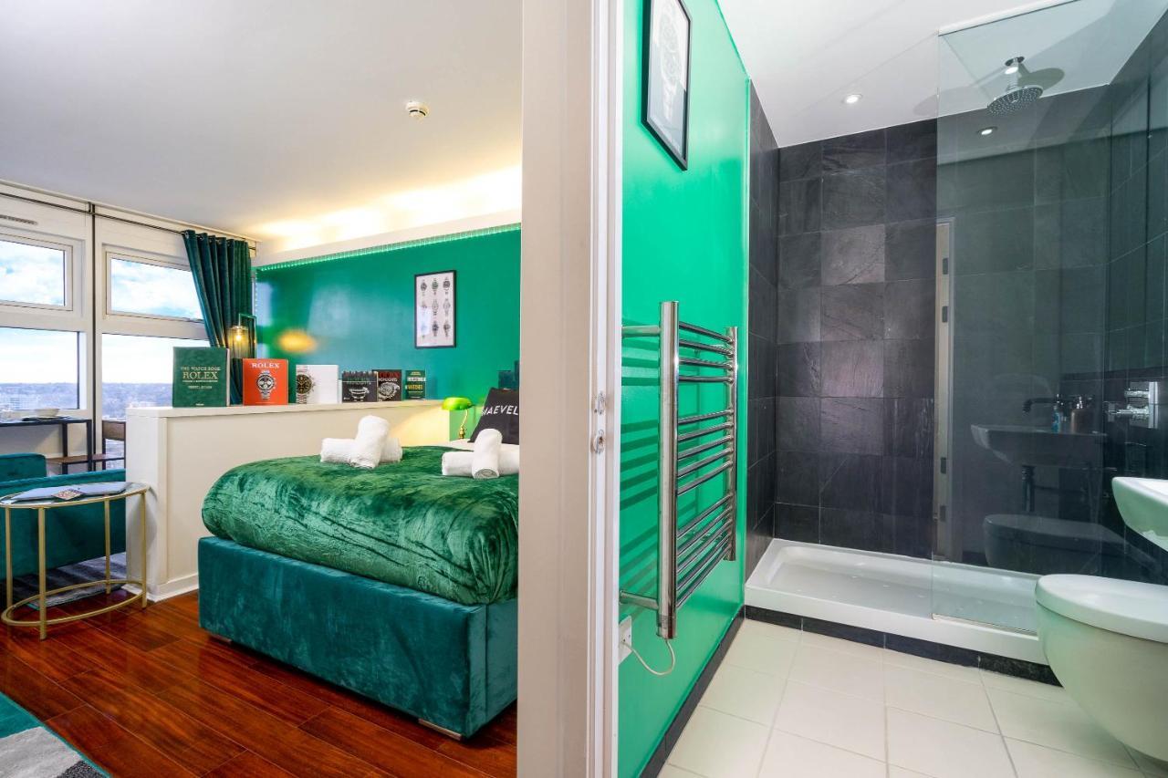 Maevela Apartments - Top Floor Rolex Themed Studio Apt Inside The Cube, Mailbox - Free Netflix & Wifi Birmingham Luaran gambar