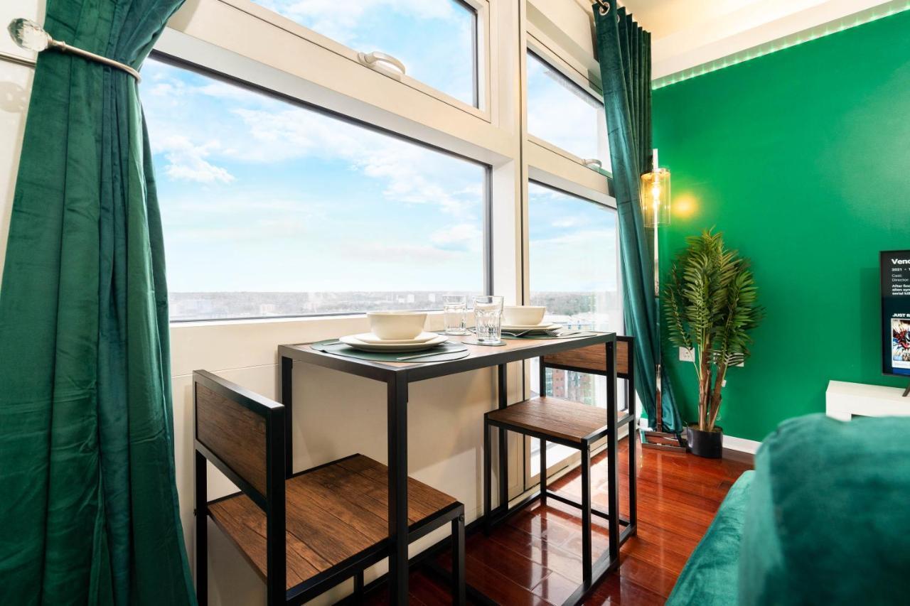 Maevela Apartments - Top Floor Rolex Themed Studio Apt Inside The Cube, Mailbox - Free Netflix & Wifi Birmingham Luaran gambar