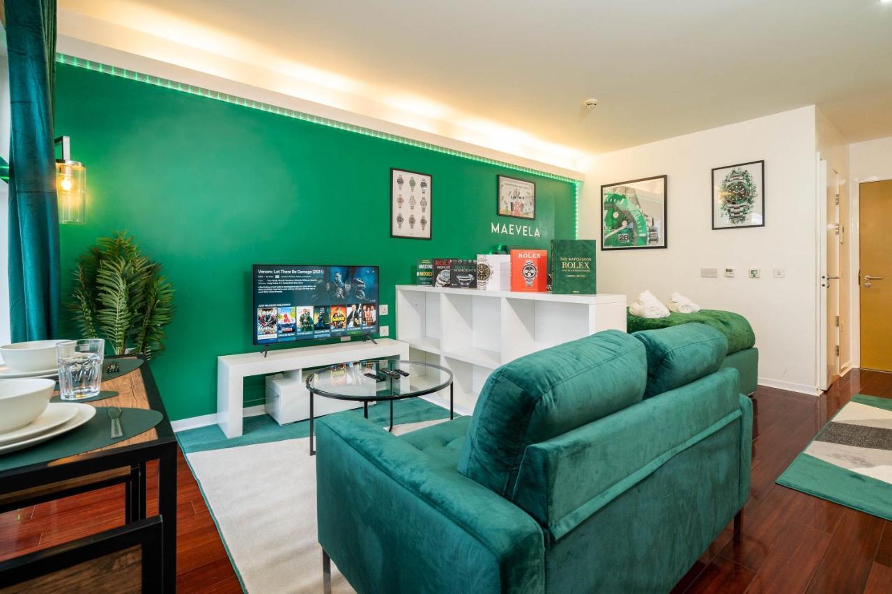 Maevela Apartments - Top Floor Rolex Themed Studio Apt Inside The Cube, Mailbox - Free Netflix & Wifi Birmingham Luaran gambar