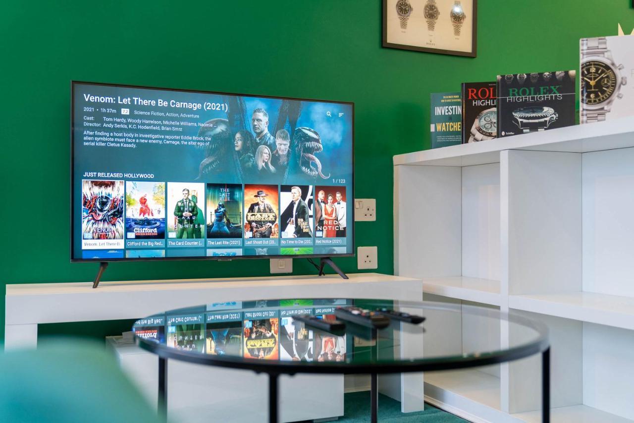 Maevela Apartments - Top Floor Rolex Themed Studio Apt Inside The Cube, Mailbox - Free Netflix & Wifi Birmingham Luaran gambar
