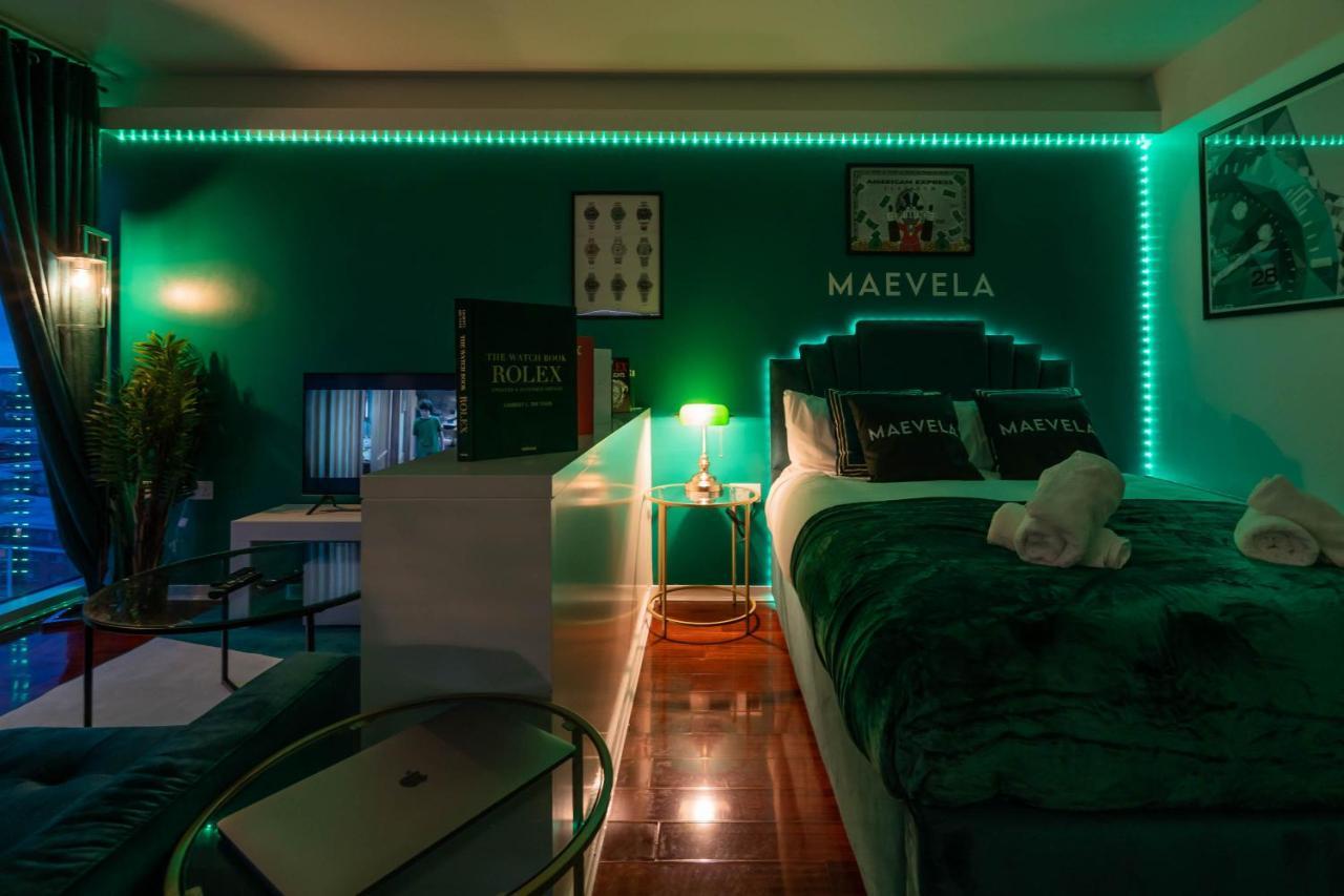 Maevela Apartments - Top Floor Rolex Themed Studio Apt Inside The Cube, Mailbox - Free Netflix & Wifi Birmingham Luaran gambar