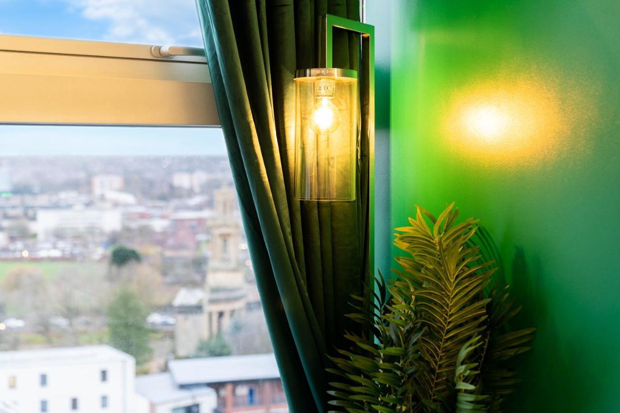 Maevela Apartments - Top Floor Rolex Themed Studio Apt Inside The Cube, Mailbox - Free Netflix & Wifi Birmingham Luaran gambar