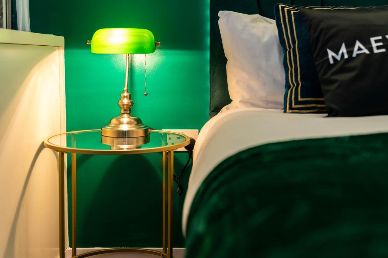 Maevela Apartments - Top Floor Rolex Themed Studio Apt Inside The Cube, Mailbox - Free Netflix & Wifi Birmingham Luaran gambar