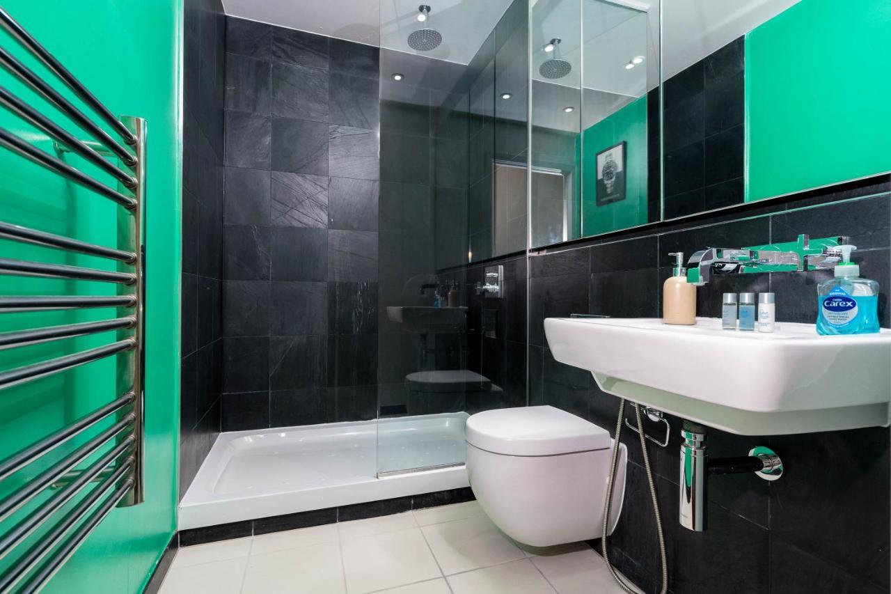 Maevela Apartments - Top Floor Rolex Themed Studio Apt Inside The Cube, Mailbox - Free Netflix & Wifi Birmingham Luaran gambar