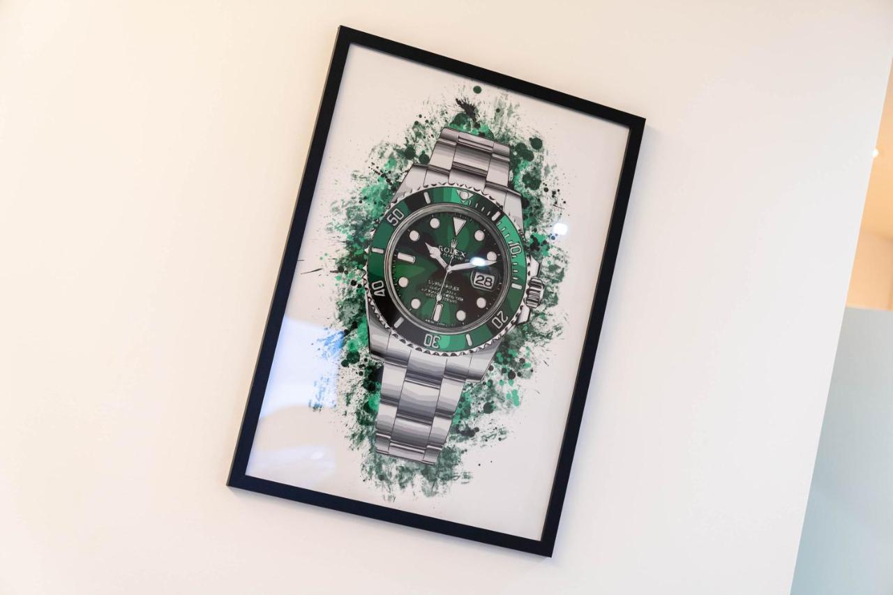Maevela Apartments - Top Floor Rolex Themed Studio Apt Inside The Cube, Mailbox - Free Netflix & Wifi Birmingham Luaran gambar