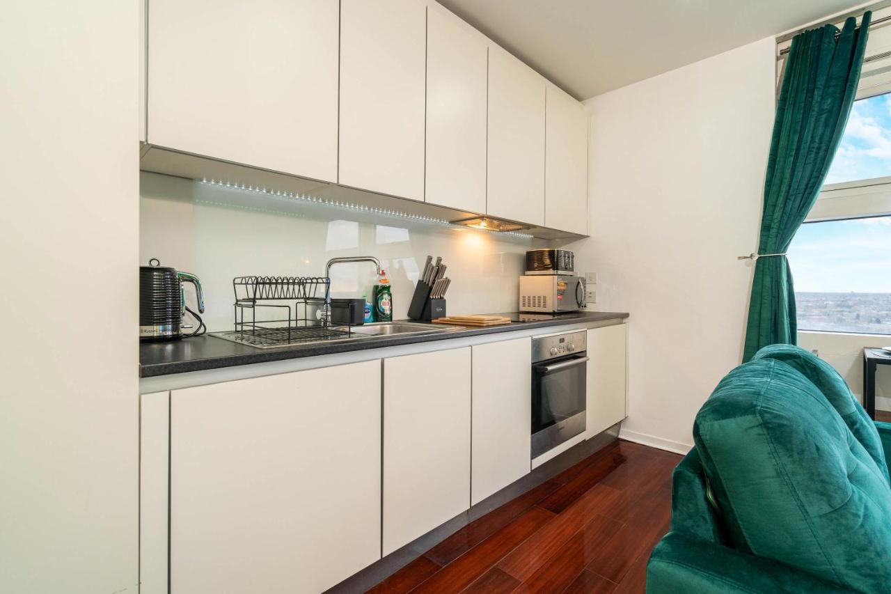 Maevela Apartments - Top Floor Rolex Themed Studio Apt Inside The Cube, Mailbox - Free Netflix & Wifi Birmingham Luaran gambar