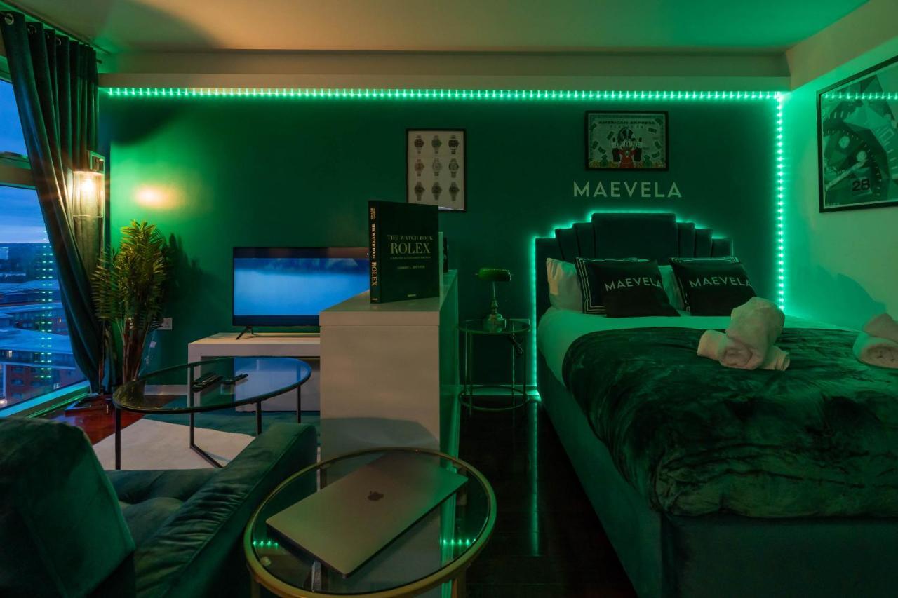 Maevela Apartments - Top Floor Rolex Themed Studio Apt Inside The Cube, Mailbox - Free Netflix & Wifi Birmingham Luaran gambar